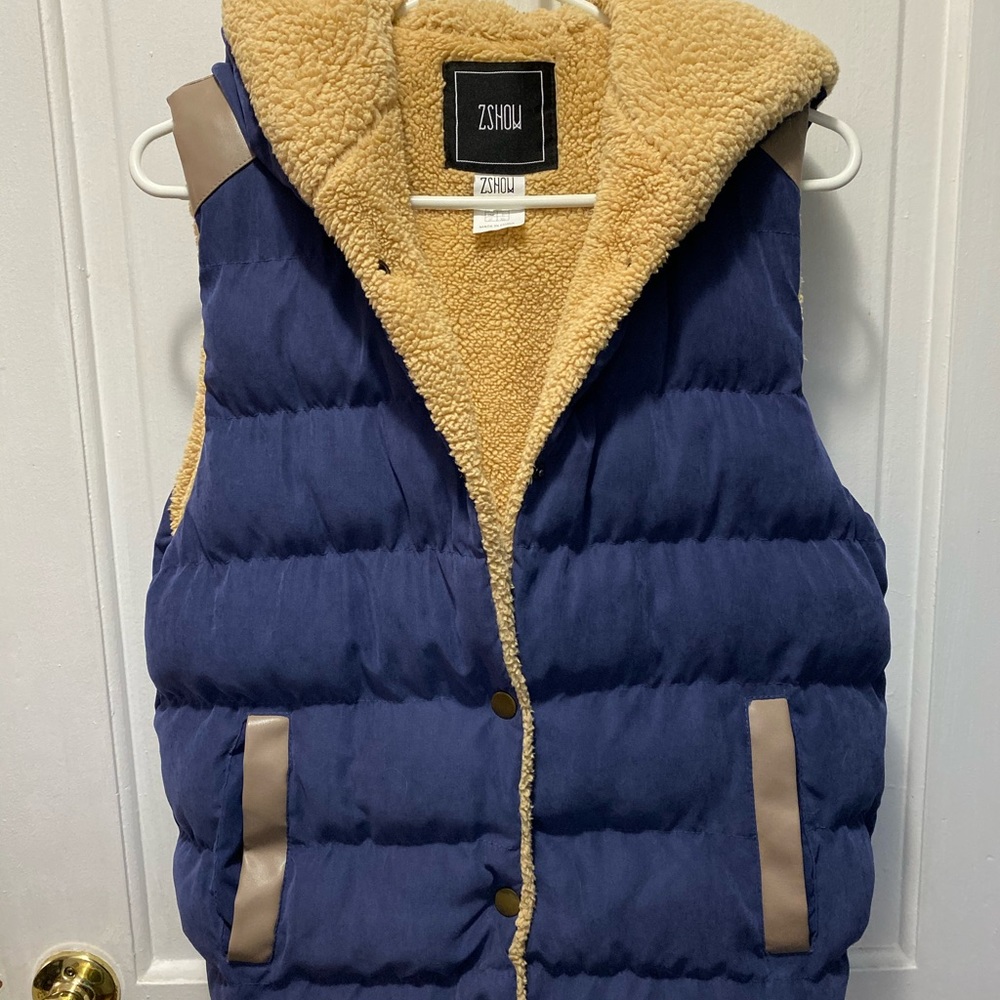 Zshow Sherpa lined vest in EUC